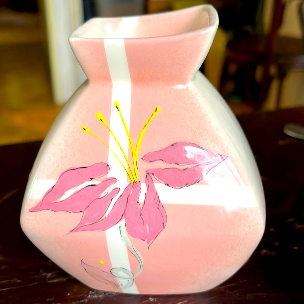 Barbara Baatz vase. 80s VINTAGE asymmetrical pink flower vase. SIGNED by artist